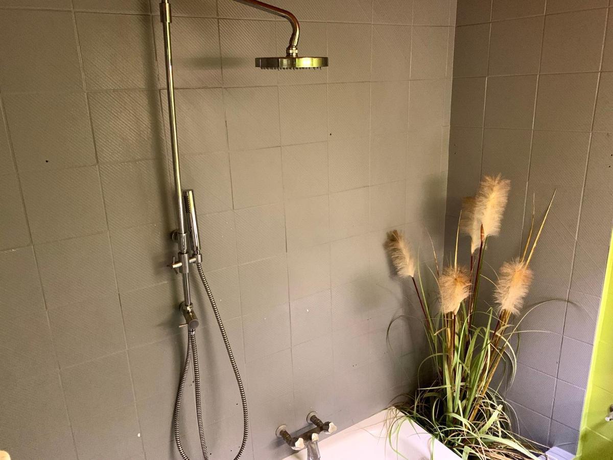 Chaleureux Appartement Centre Ville Proche Gare. 브장송 외부 사진