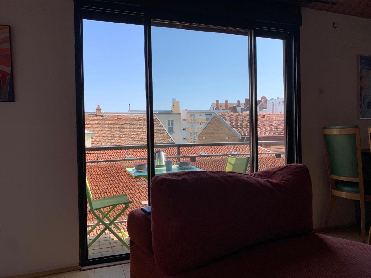 Chaleureux Appartement Centre Ville Proche Gare. 브장송 외부 사진